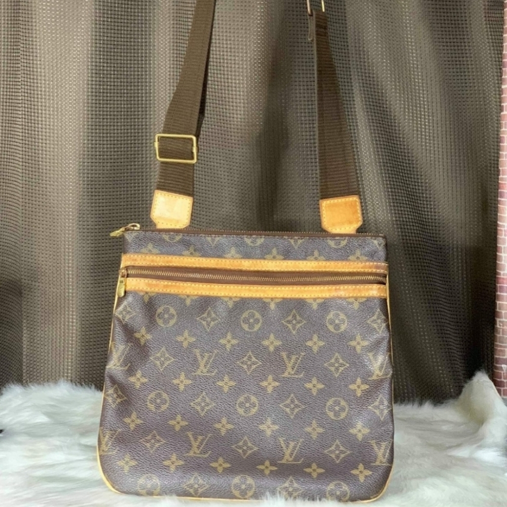 Authentic Louis Vuitton Crossbody bag